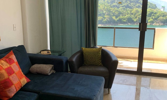 South Shore Hotel Area Condominio | Ocean Front Condo- Beach access - Sunset Views-Swimming Pools- Jacuzzi-