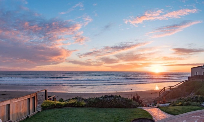 Cayucos Casa | Hermosa casa frente al mar !! ¡Belleza en el exterior, encanto en el interior!
