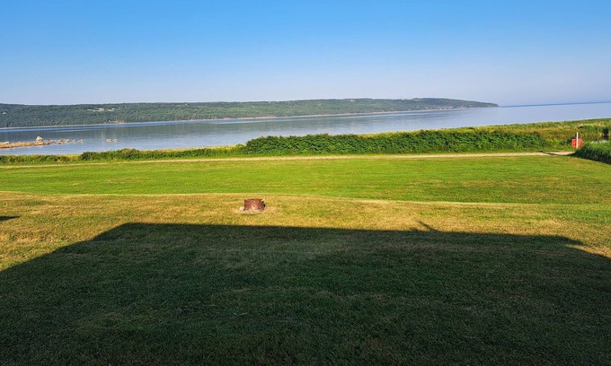 Troy Cabaña | Ocean front cottage on ceilidh trail. 5 min to Port Hawkesbury.