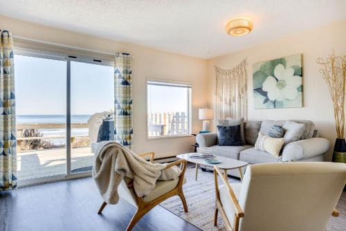 South Beach Casa | Ocean Front Duplex with Views! Dog Friendly -Surfside Cottage South