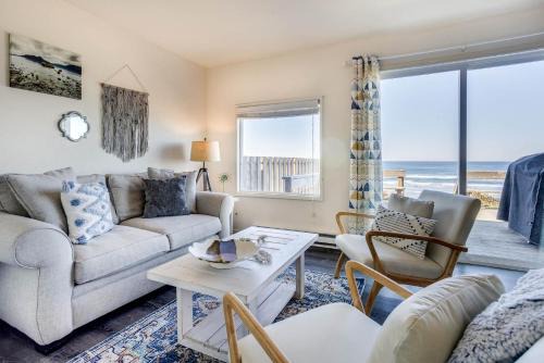 South Beach Casa | Ocean Front Duplex with Views! Dog Friendly -Surfside Cottage North