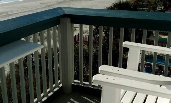 Surfside Beach Condominio | Vista del océano frente al millón de dólares! Acogedor retiro de parejas!