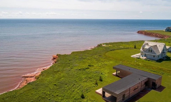 Augustine Cove Casa | Nuevo, frente al mar, moderna casa de vacaciones con acceso a Cove