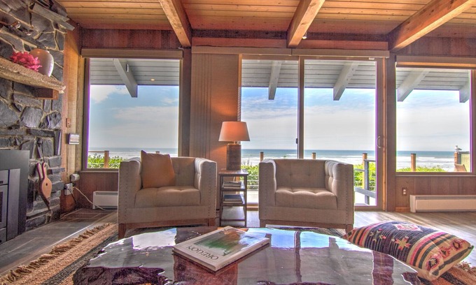Yachats Casa | Ocean Front on Miles of Sandy Beach! Dog Friendly!