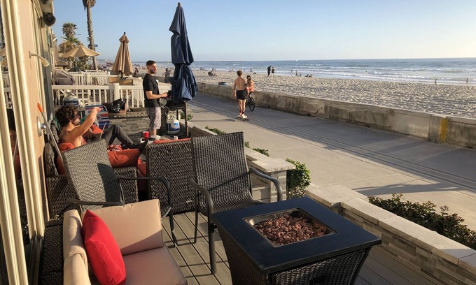 Mission Beach Condominio | Ocean Front On Mission Beach! -Large 2BR/2BA, Beach Patio, Firepit, BBQ, Parking