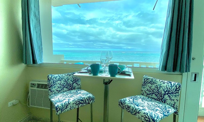 Condado Condominio | Espectacular frente al mar 2 BR / 2 baños / 3 terrazas Penthouse