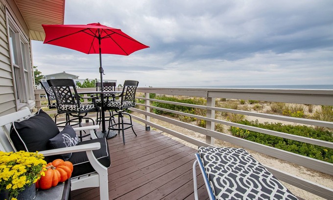 Dewey Beach Casa | OCEAN FRONT Pet-Friendly Downtown Dewey Beach 2BR Townhouse!