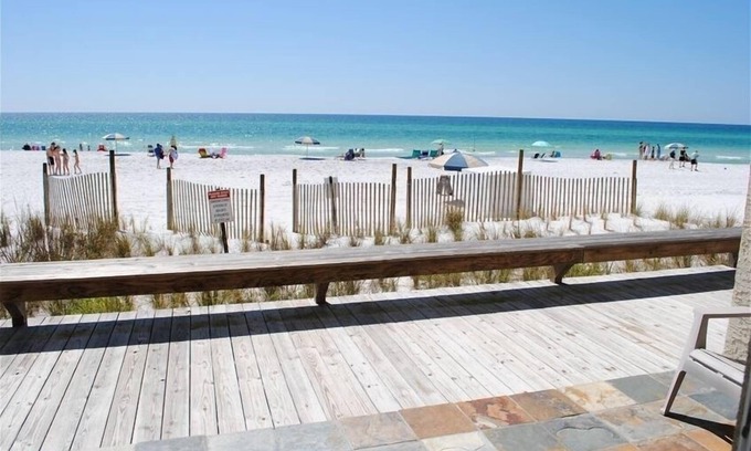 Seagrove Beach Condominio | Seabox Unit 102 en Eastern Shores, Gulf Front: ¡diseñado profesionalmente!