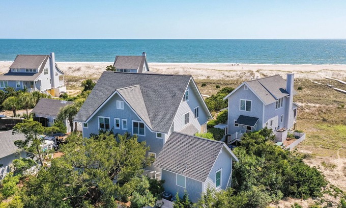 South Beach Casa | Ocean Front Renovated - Steps To Beach- 4BR 3 Full 2 Half BA Bhi Club Pet