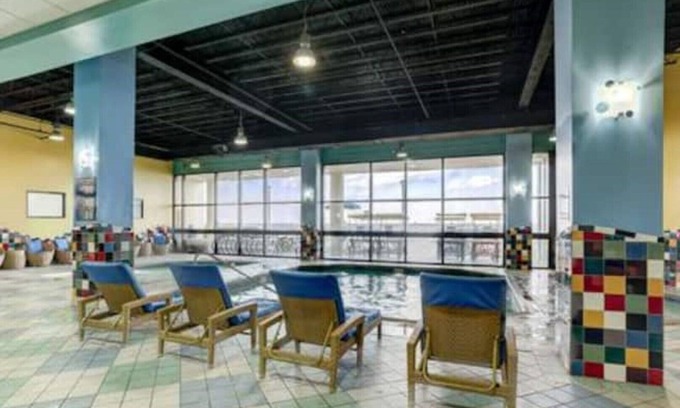 Northeast Virginia Beach Complejo | Ocean Front Studio at Beach Quarters - Sleeps 2