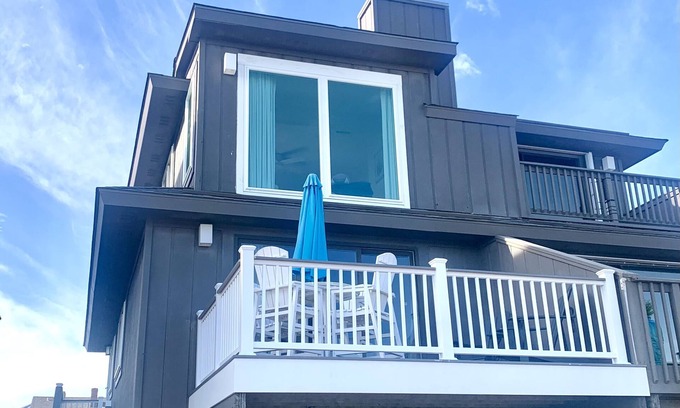 Wrightsville Beach Casa | OCEAN FRONT 3BR, GREAT LOCATION, STEPS TO THE BEACH, PERFECT FOR FAMILIES!!