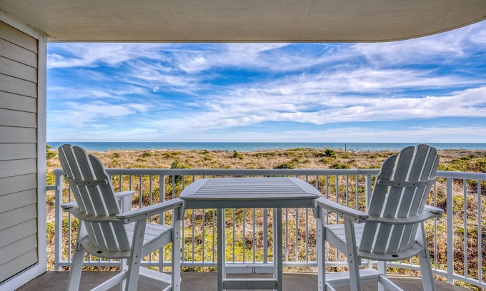 Shell Island Condominio | Ocean Front / Beach Front Wrightsville Beach, NC - Newly Renovated 3 BR / 3 BA