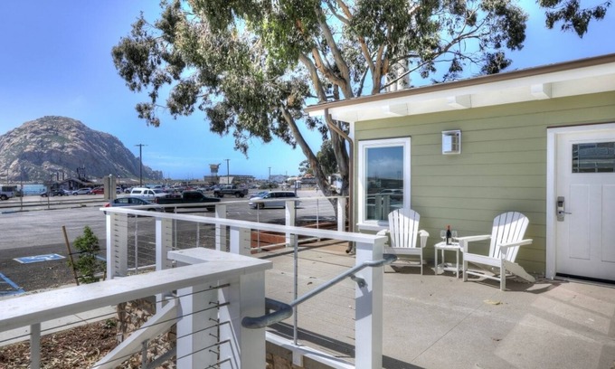 Morro Bay Condominio | Ocean front with Morro Rock views: 2Bdrm Condo at Salty Sister