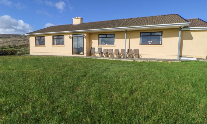 Ardnatrush Cabaña | OCEAN HEIGHTS, family friendly in Glengarriff, County Cork