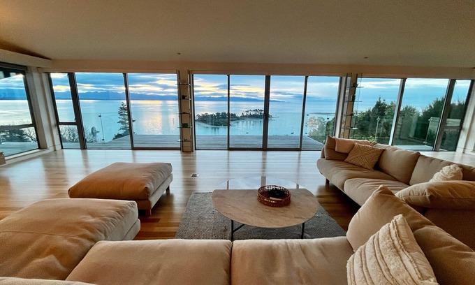 Nelson Casa | Ocean Horizon - Incredible Sea Views, Close to City, 4 Bedrooms!