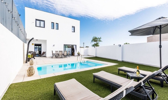 Torre del Mar Chalet De Esquí | Ocean House Torre del Mar