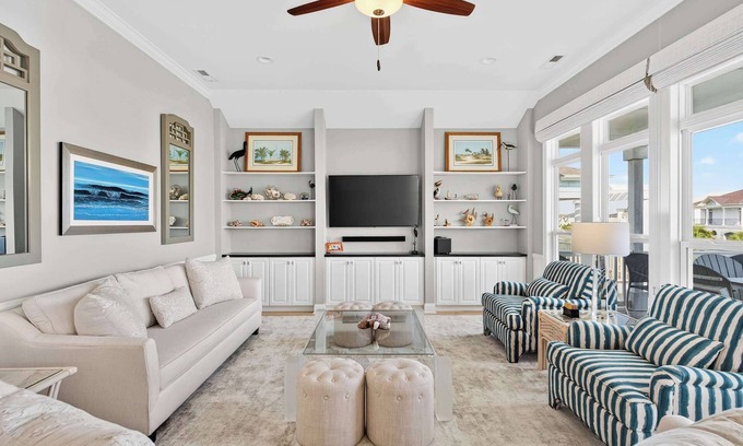Ocean Isle Beach Casa | Ocean Isle Beach Oasis: Private Pool & Tiki Bar