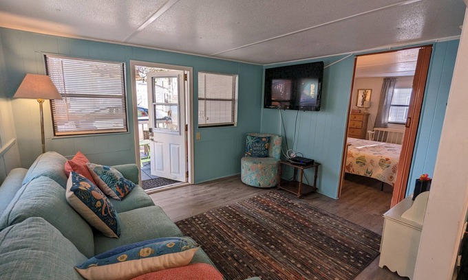 Myrtle Beach Complejo | Ocean Lakes bungalow just steps from the ocean.