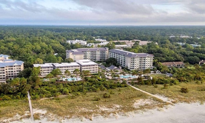 Hilton Head Island Complejo | Ocean Oak by Hilton Grand Vacations: Your 2-Bedroom Coastal Haven