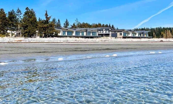 Black Creek Casa | Ocean Peak Retreat at Saratoga Beach - Comox Valley's newest beachfront resort!