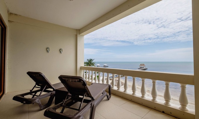 Boca Ciega Condominio | Ocean's Edge 3A, Gorgeous Beachfront Condo, third-floor and steps from beach!