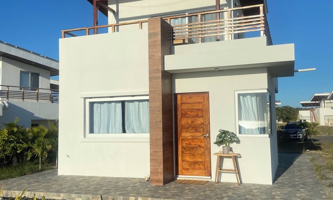 Managua Casa | Ocean Side Modern Tiny Home in Beach Paradise with Resort Amenities