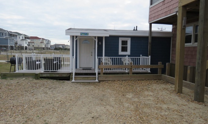 South Nags Head Cabaña | OCEAN SIDE-Cozy Cottage for Two / NO STREETS TO CROSS