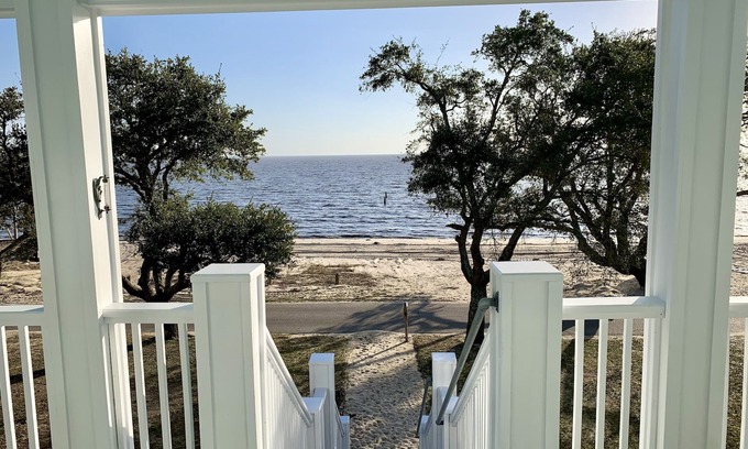 Ocean Springs Casa | Ocean Springs Beach Vacation Getaway! Private beach with breathtaking sunsets!