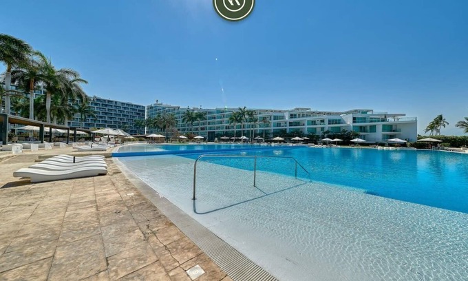 Flamingos Apartamento | Ocean view 2BR Condo - Private Terrace - Beach