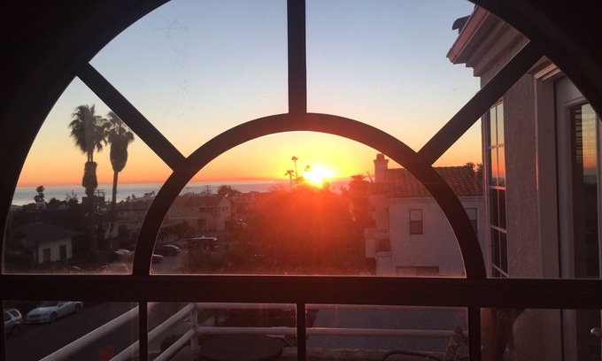 La Jolla Mesa Casa | Ocean View 3br/3ba with Central AC & garage parking