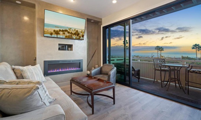 Santa Ana Heights Casa | Ocean view AC heated Pool jacuzzi Tennis bikesPool table foosball bikes
