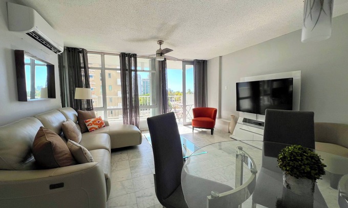 Isla Verde Casa | Ocean View Apartment with Direct Access to the Beach at the Heart of Isla Verde