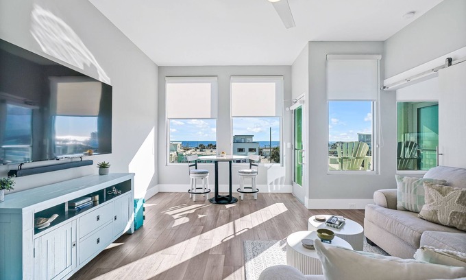 Carolina Beach Condominio | Ocean-View - Beach Service Included - Overlooking Boardwalk & Weekly Fireworks