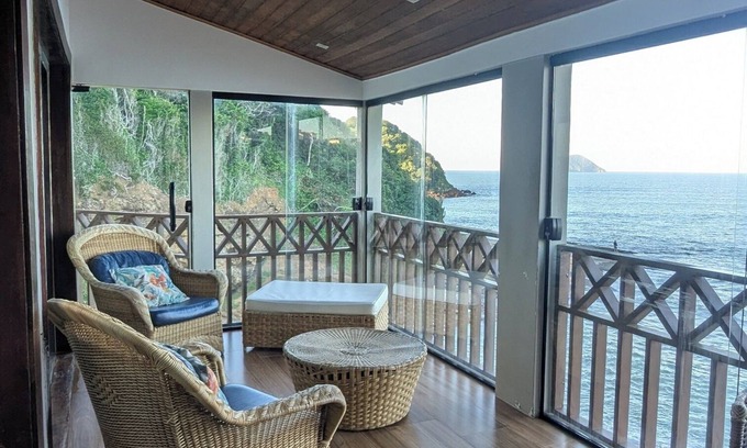 Praia Rasa Casa | Ocean view, beachfront, pet-friendly oasis in gated community