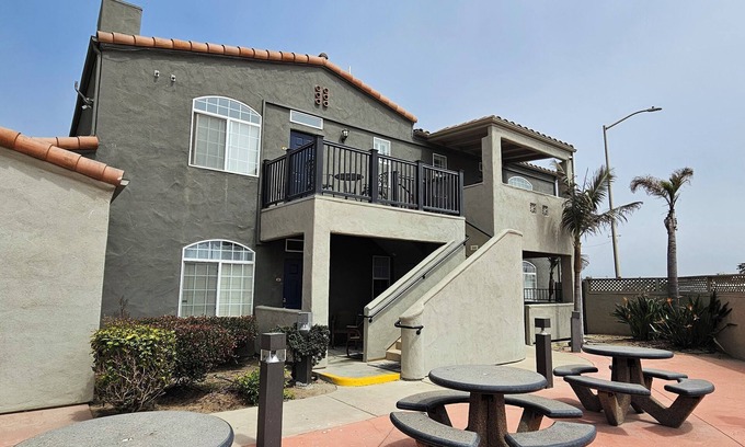Oceano Condominio | Ocean view, pet friendly condo a block from the beach