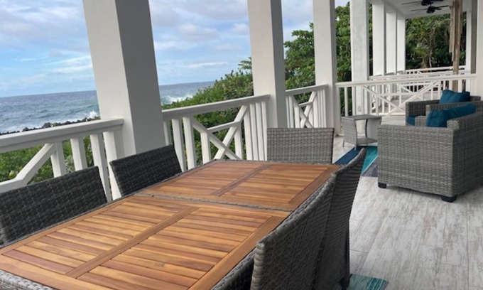 Gibson Bight Condominio | Ocean View Condo in West End
