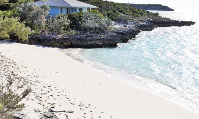 Staniel Cay Cabaña | Cabaña con vista al mar en una playa tranquila a pocos minutos de nadar cerdos