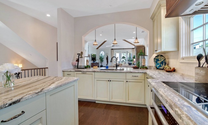 Old Towne Casa | Ocean-view dream with rooftop deck & balcony with fireplace - walk to beach