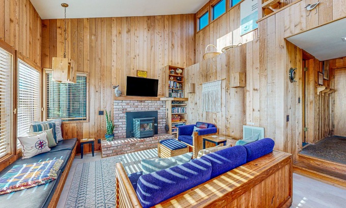 Sea Ranch Casa | Casa con vista al mar con piscinas compartidas, tenis y saunas: ¡2 perros están bien!