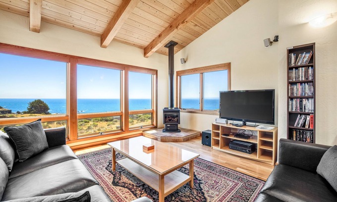 Sea Ranch Casa | Una bañera de hidromasaje privada, piscina comunitaria, vistas al mar y cerca de Pebble Beach!