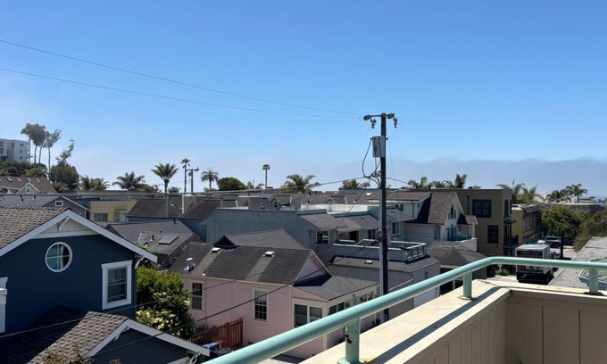 Capitola Casa | Ocean View Home - Rooftop Deck & Pet-Friendly