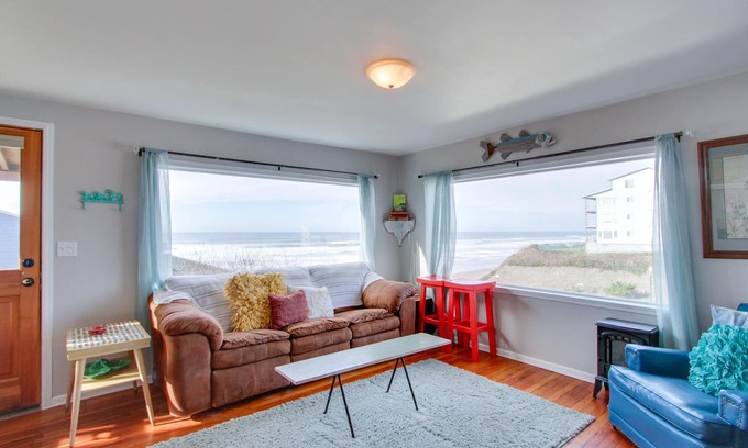 Newport Casa | Disfruta de las artes de Nye Beach, tiendas, restaurantes y la playa con 1 perro.