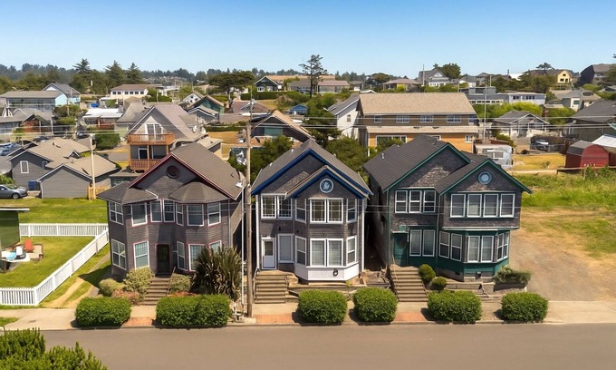 Newport Casa | Ocean view homes with hot tubs, enclosed yard, fireplace - 1 block to the beach