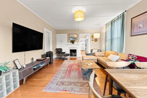 Ventura Apartamento | Ocean View, Hot Tub, Sauna, Beach Bikes