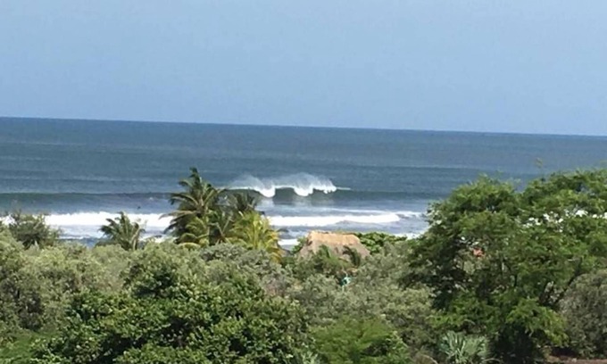 Aserradores Casa | Nicaragua Jungel / Beach House con vista al excelente surf 4 min. caminar cuesta abajo