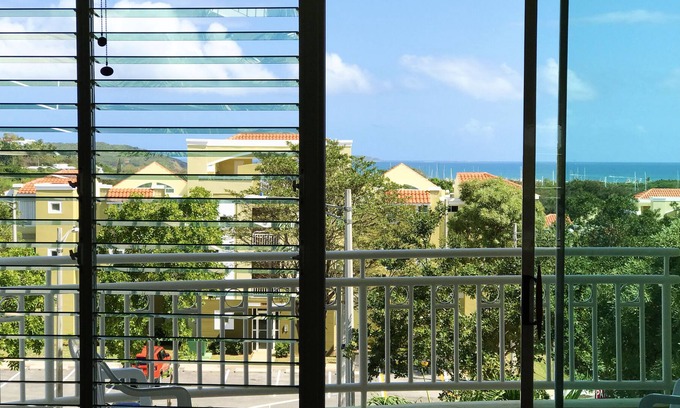 Machos Condominio | Vista al mar en este espacioso condominio estilo centro turístico con electricidad, agua y wifi.