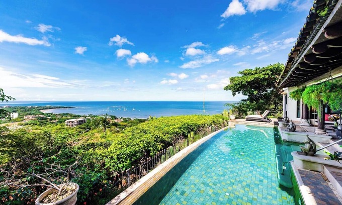 Tamarindo Casa | Villa de lujo con vistas, piscina infiniti, cerca de la playa, tiendas y restaurantes, 3 dormitorios