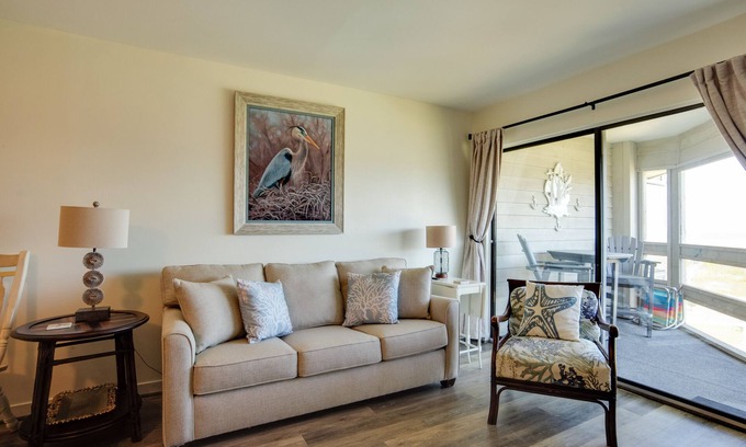 Oceanmarsh Subdivision Condominio | Ocean-View Island Condo w/ Pool: Pets Welcome!
