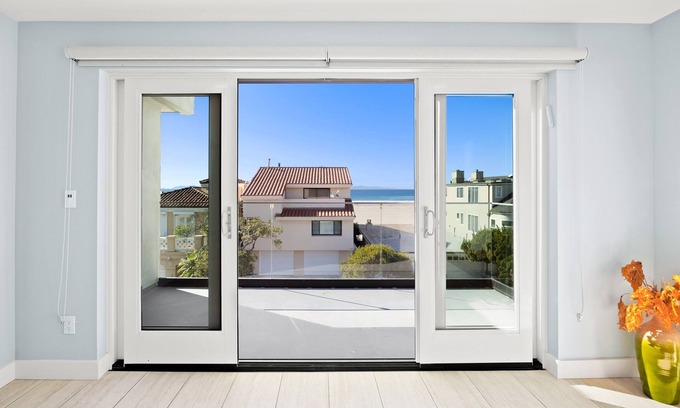 Hollywood Beach Casa | Ocean view modern home with bikes, grill, game tables, fireplace, W/D, & AC