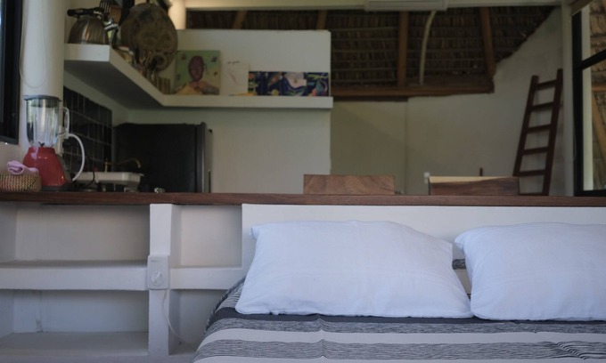 Los Tamarindos Apartamento | Ocean view penthouse. 1 minute from beach.